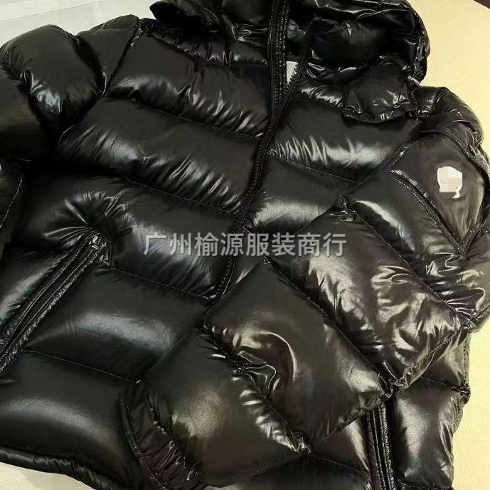 黑色羽绒服版