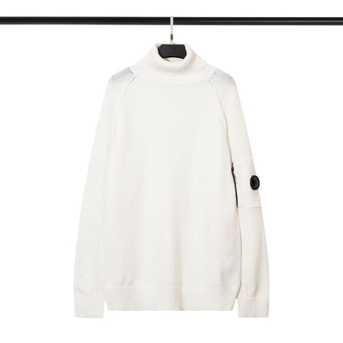 白色高领针织羊毛衫