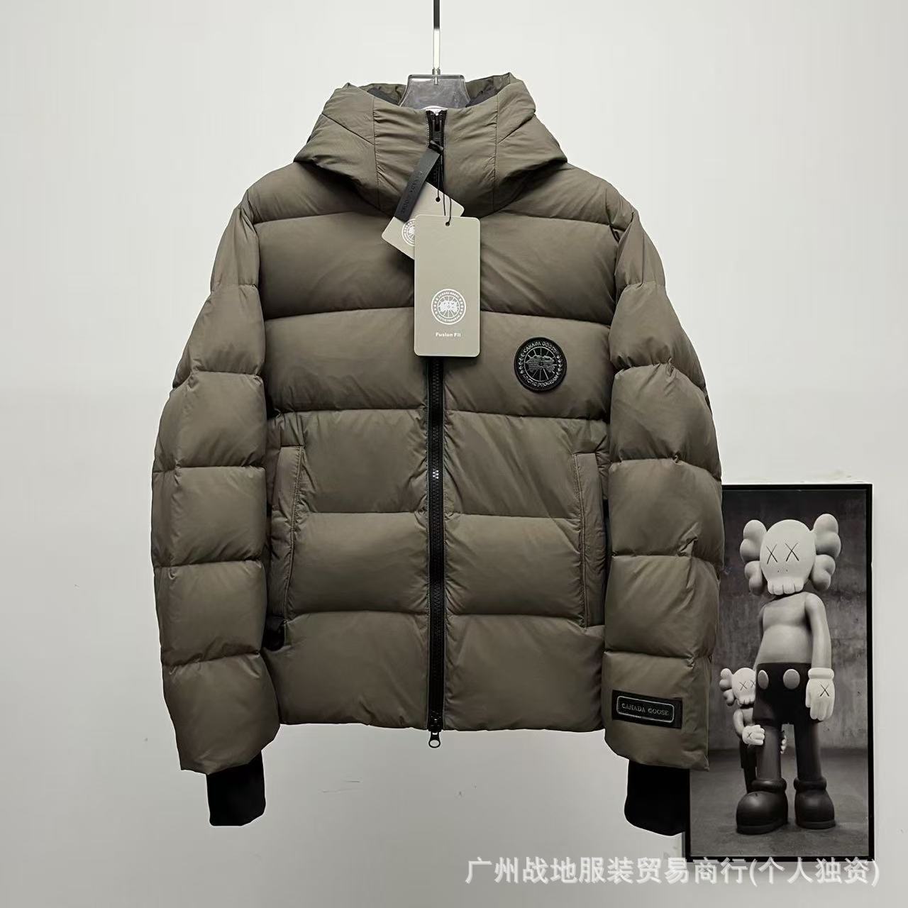 欧阳娜娜二代棕色羽绒服