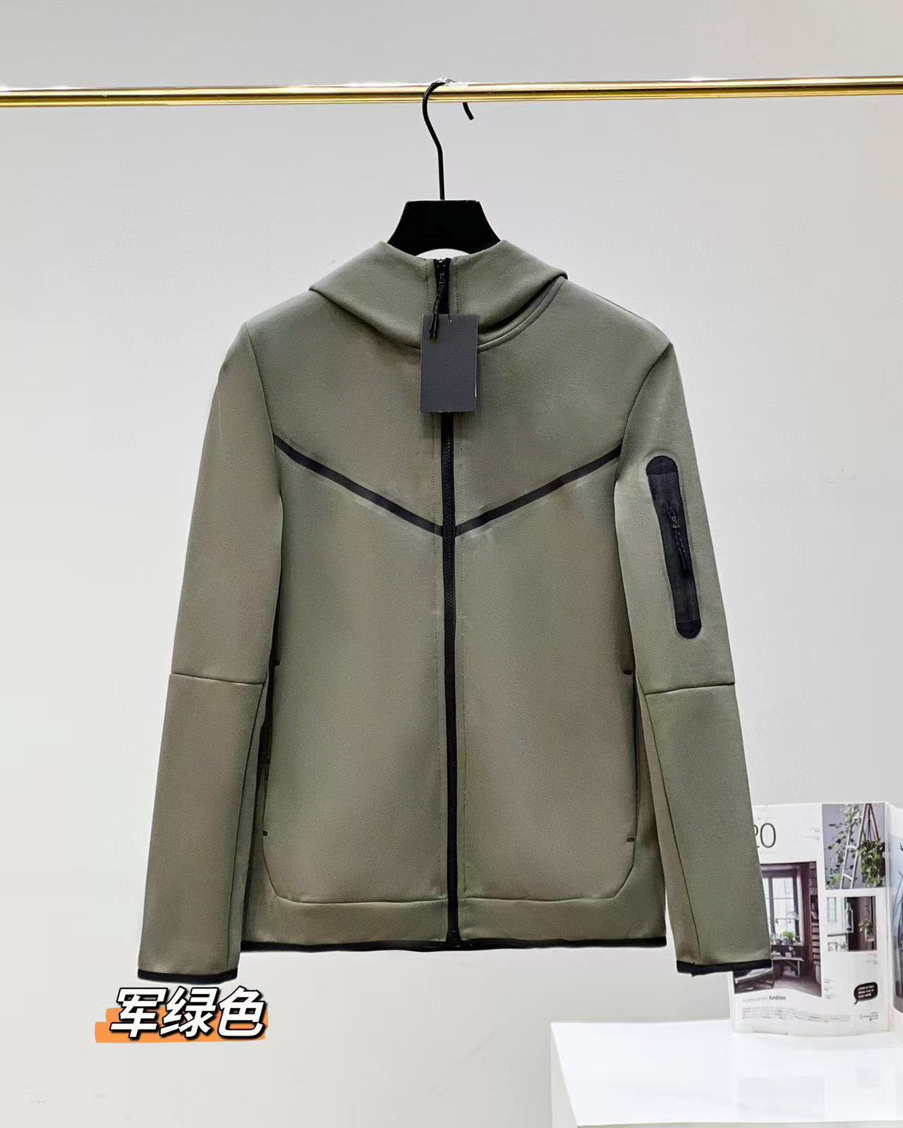 军绿上衣