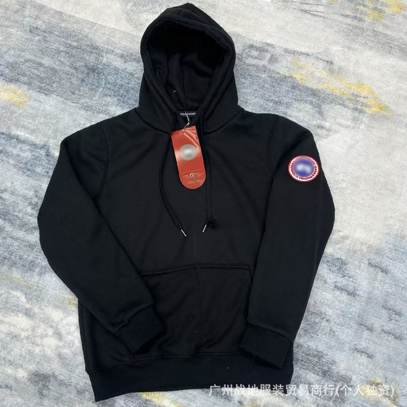 黑色连帽卫衣