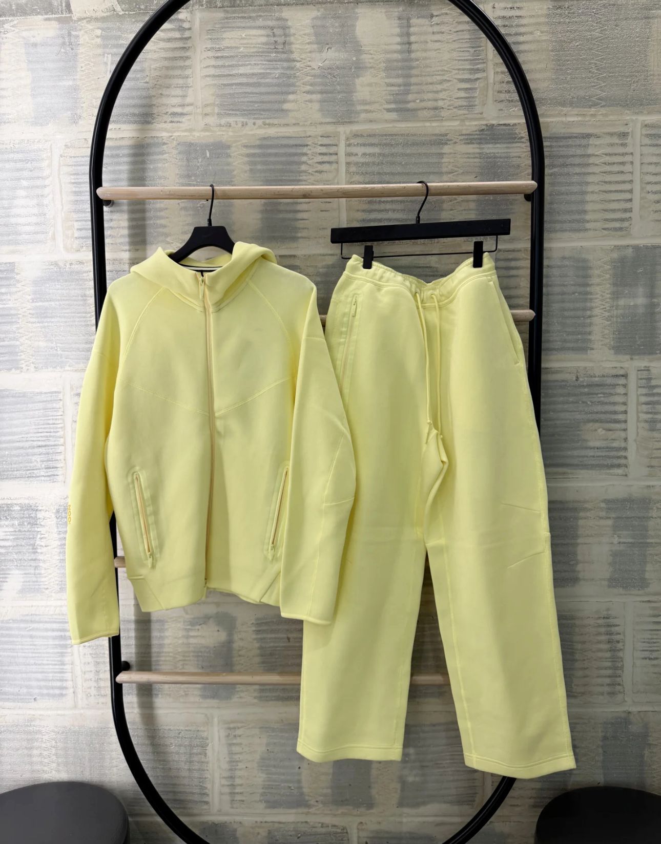 黄色套装