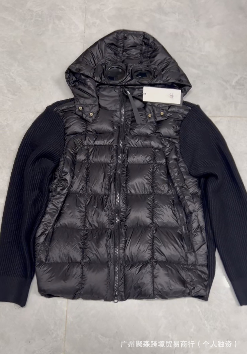 黑色针织羽绒服带墨镜