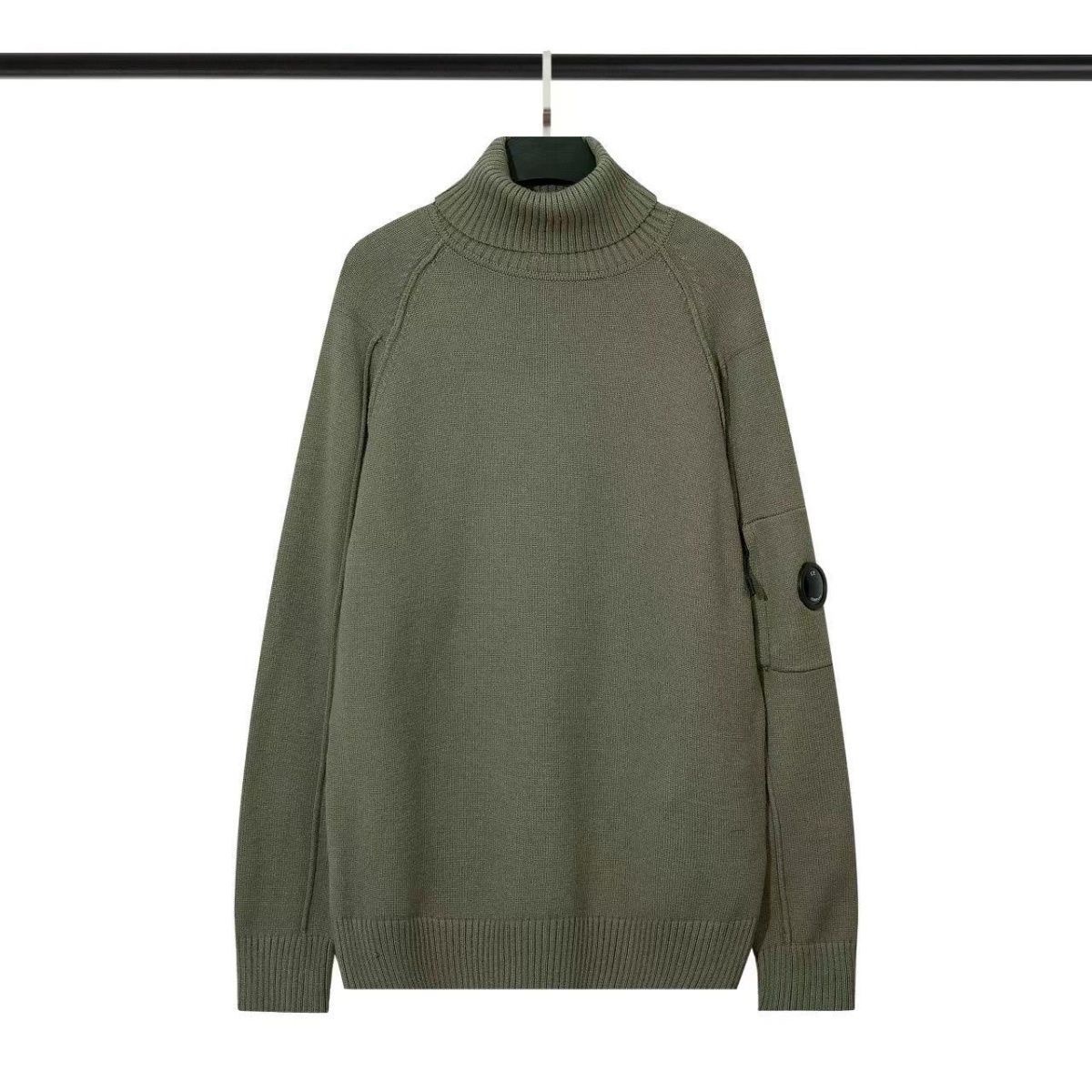 橄榄绿色高领针织羊毛衫