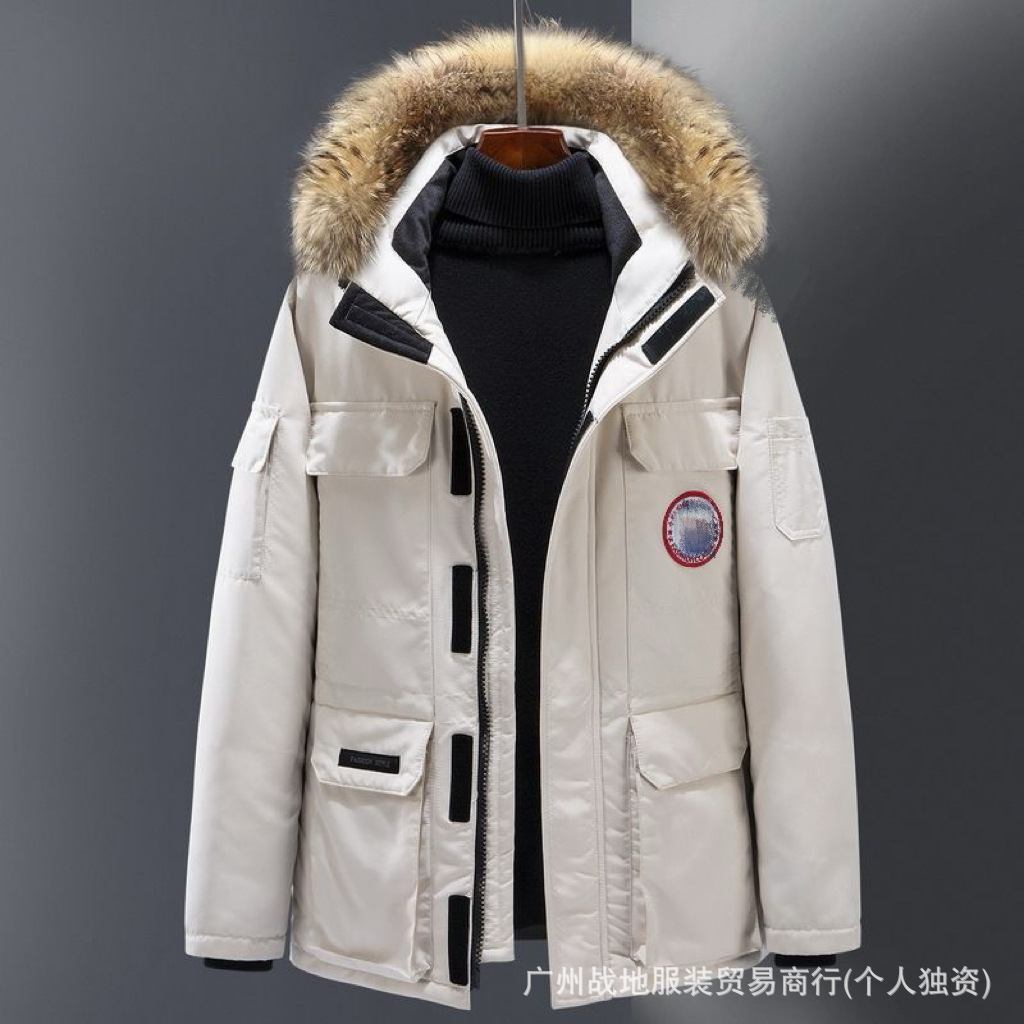 白色羽绒服带袋子