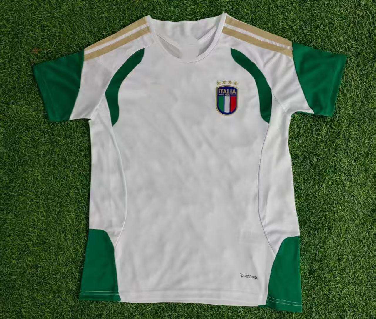 意大利白色训练服