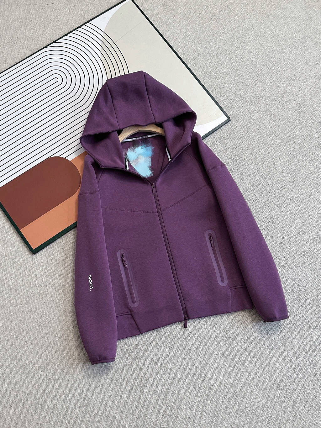 深紫色外套