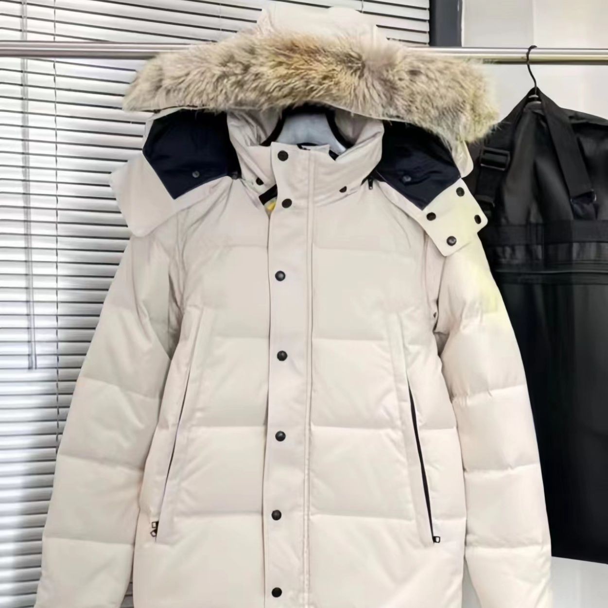 外贸专供大鹅羽绒服29款加拿大Wyndhaw男派克服带狼毛领 3