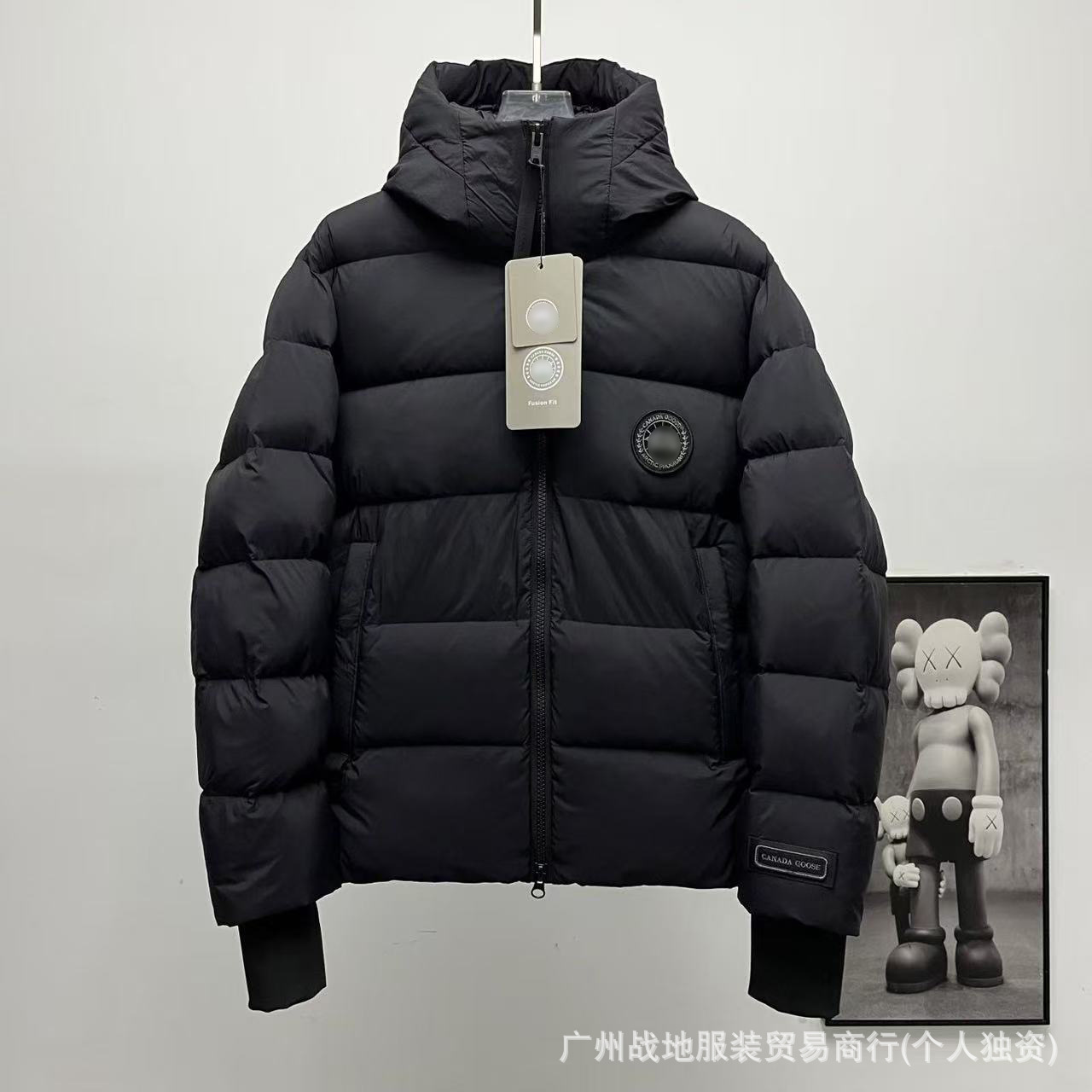 欧阳娜娜二代黑色羽绒服